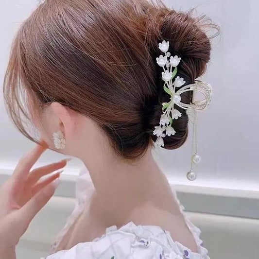 White Lily Hair Catch
